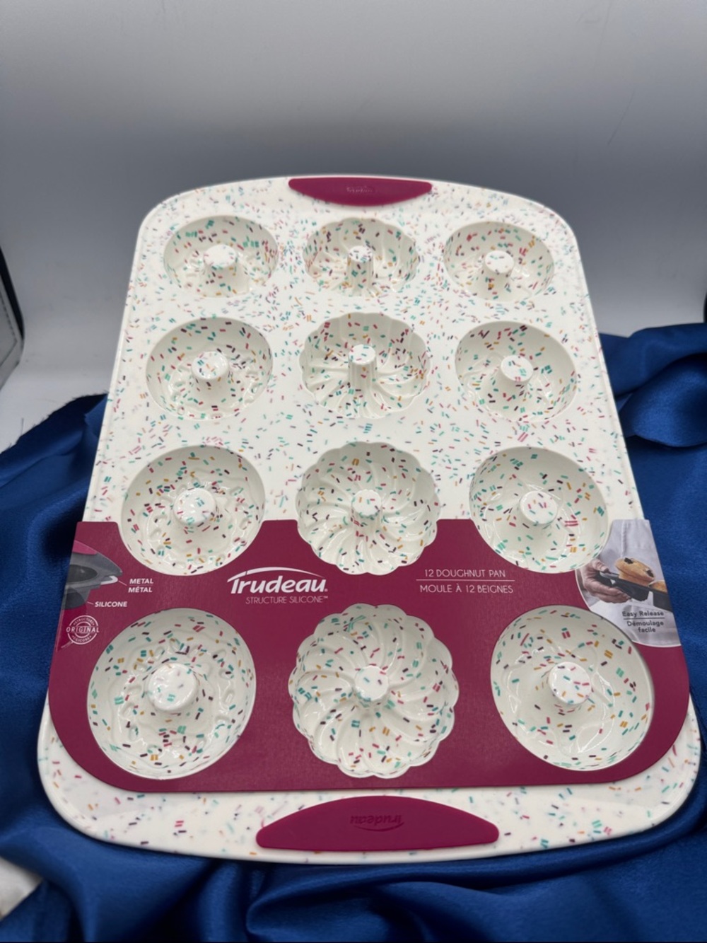 TRUDEAU Cream Sprinkle 12-Cavity Donut Baking Pan with Pink Accents, NWT